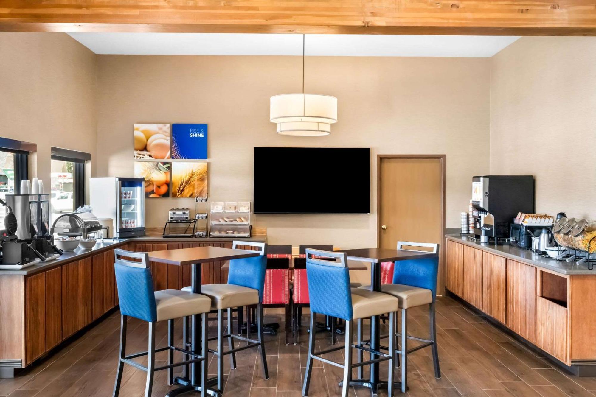 Comfort Inn At Buffalo Bill Village Resort Cody Exterior photo